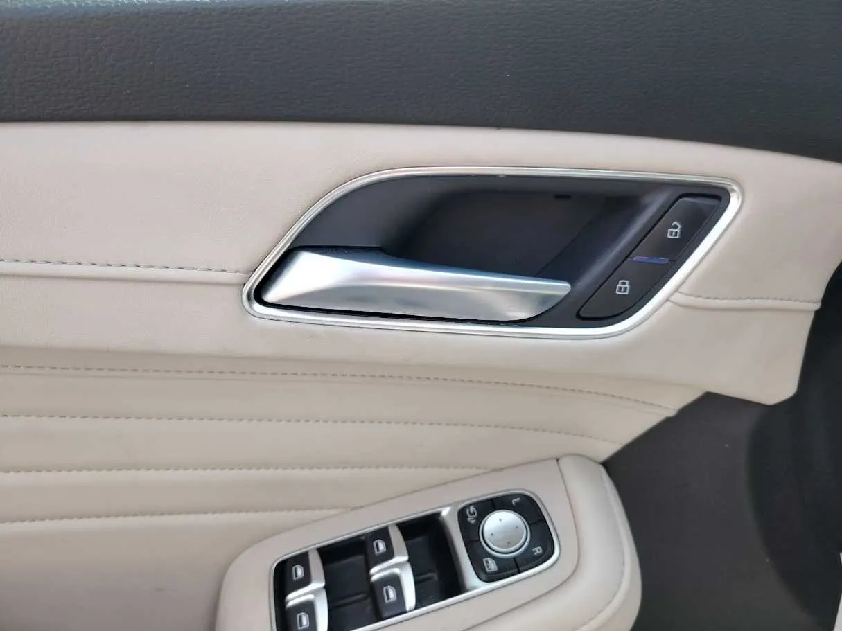 Car image 35