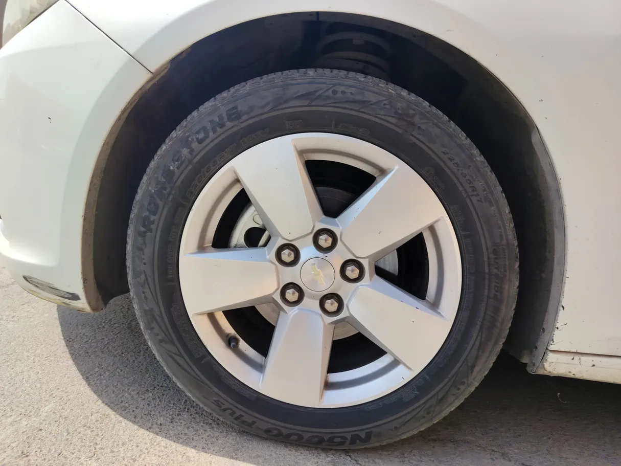 Car image 10