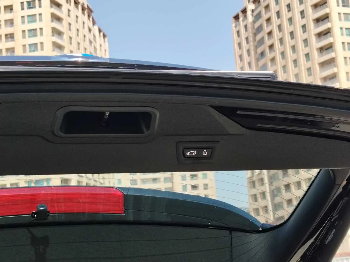 Car image 27