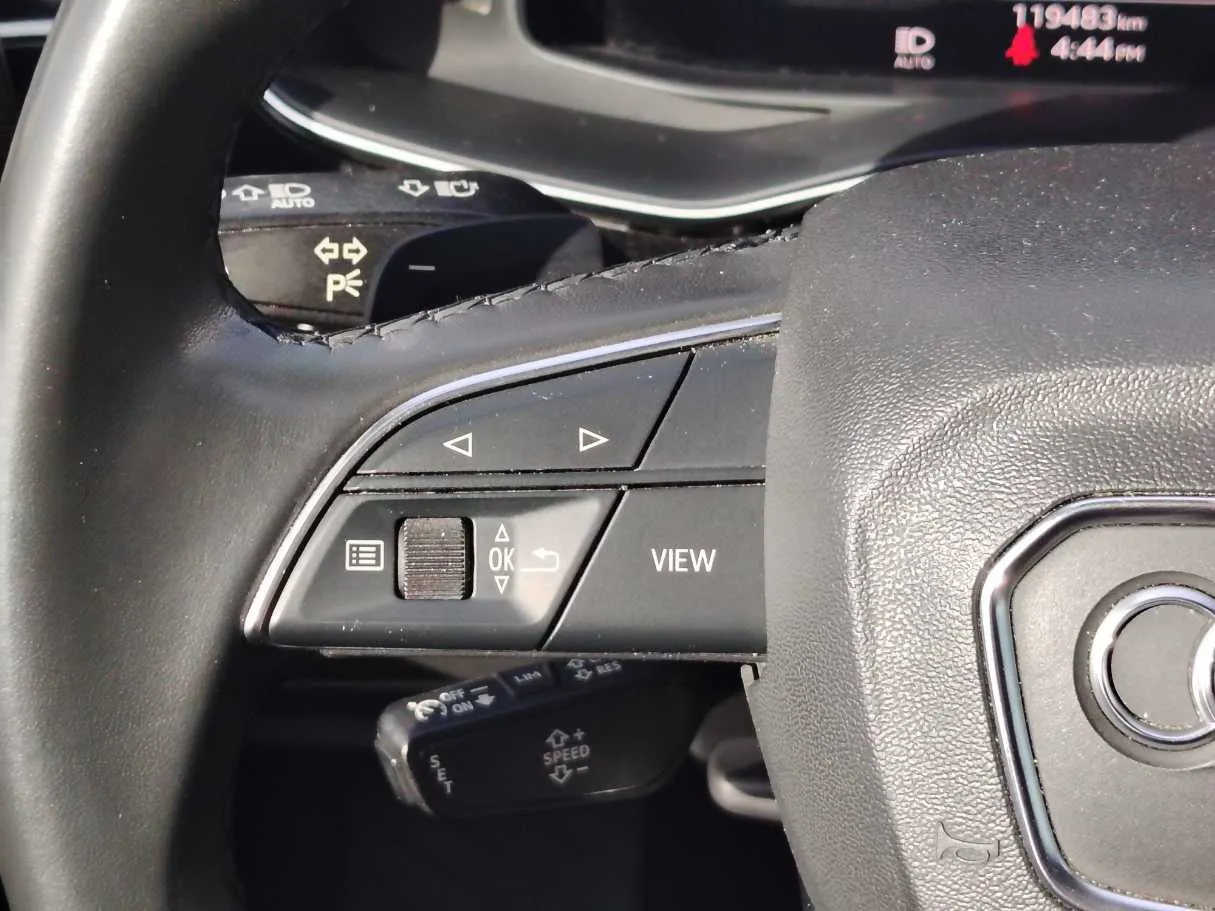 Car image 32
