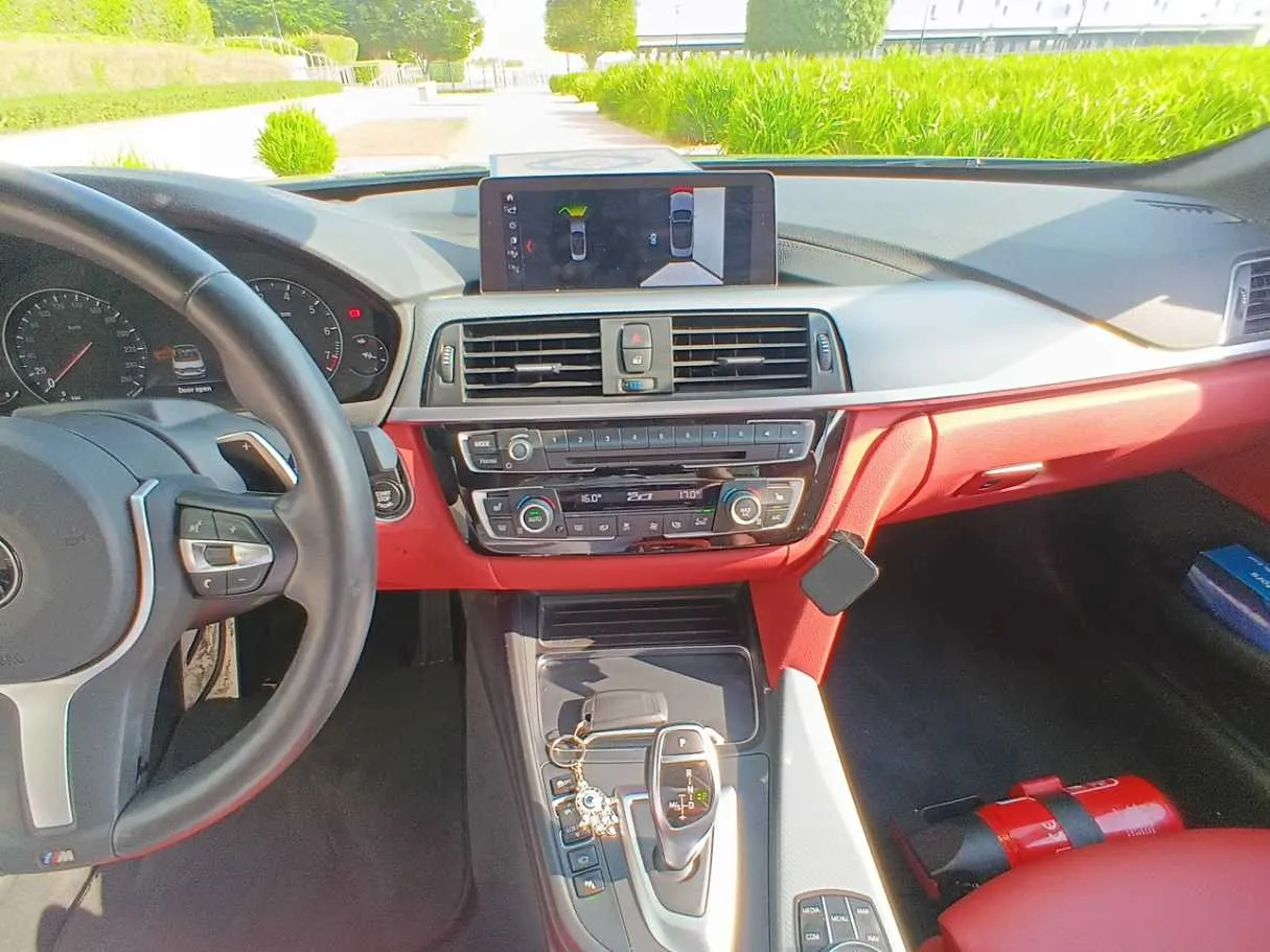 Car image 19