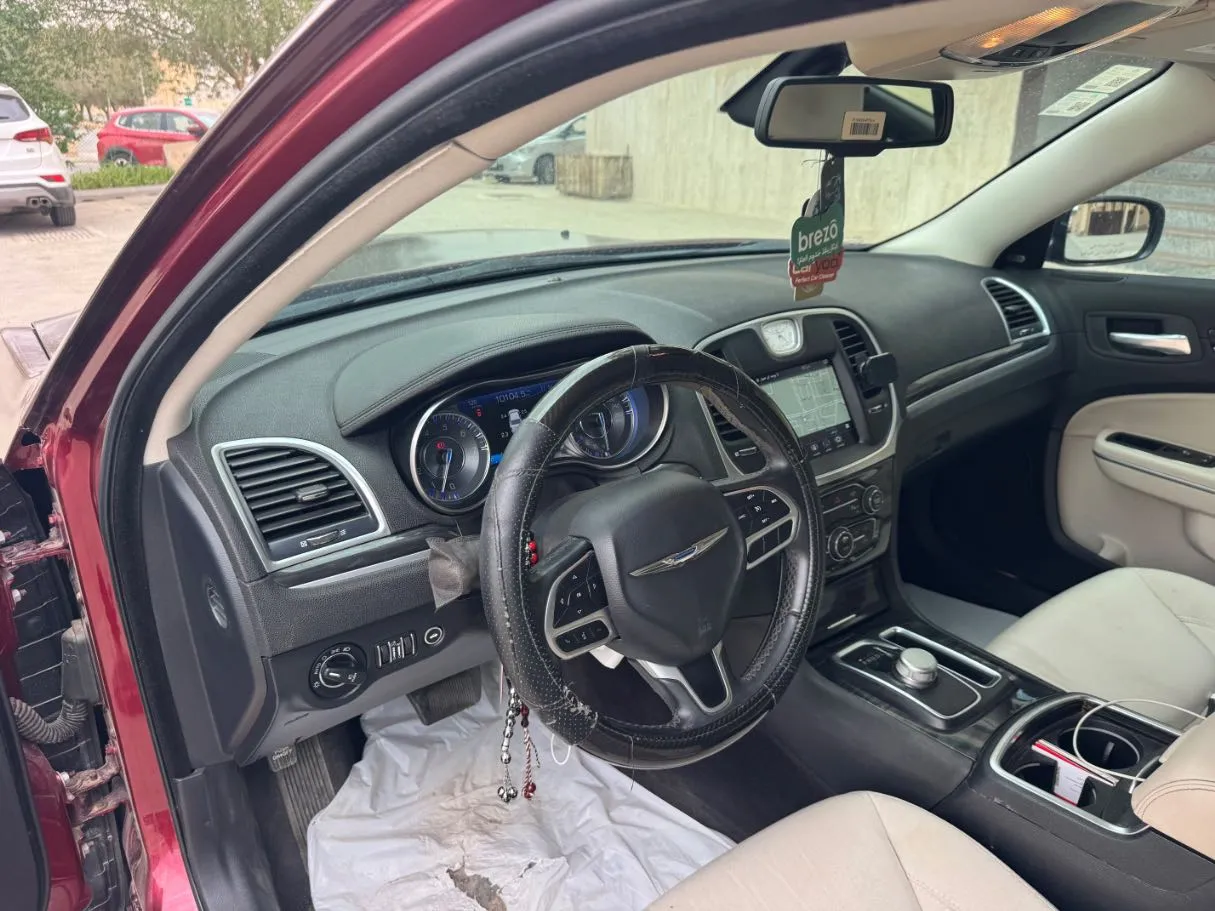 Car image 12