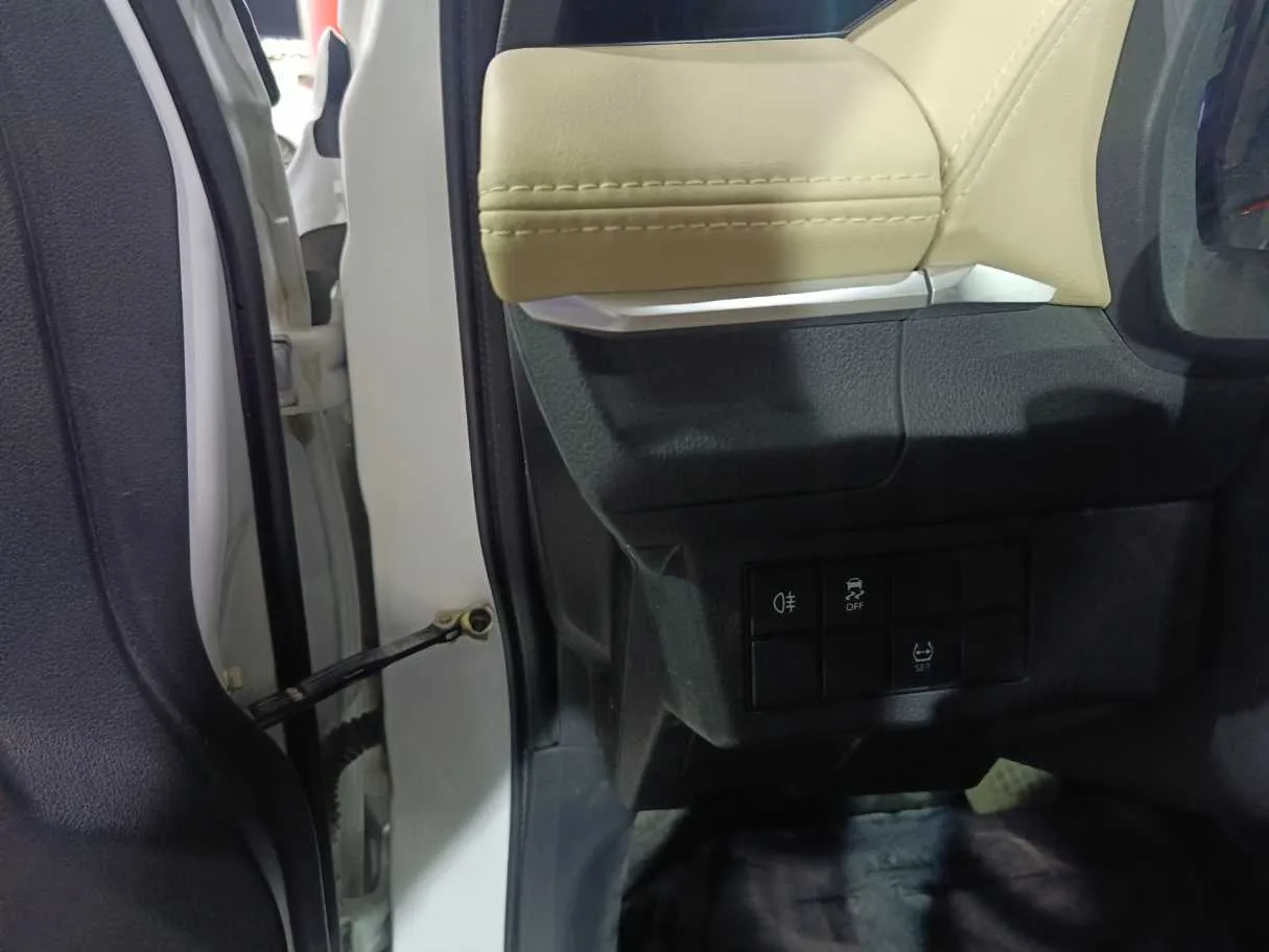 Car image 23
