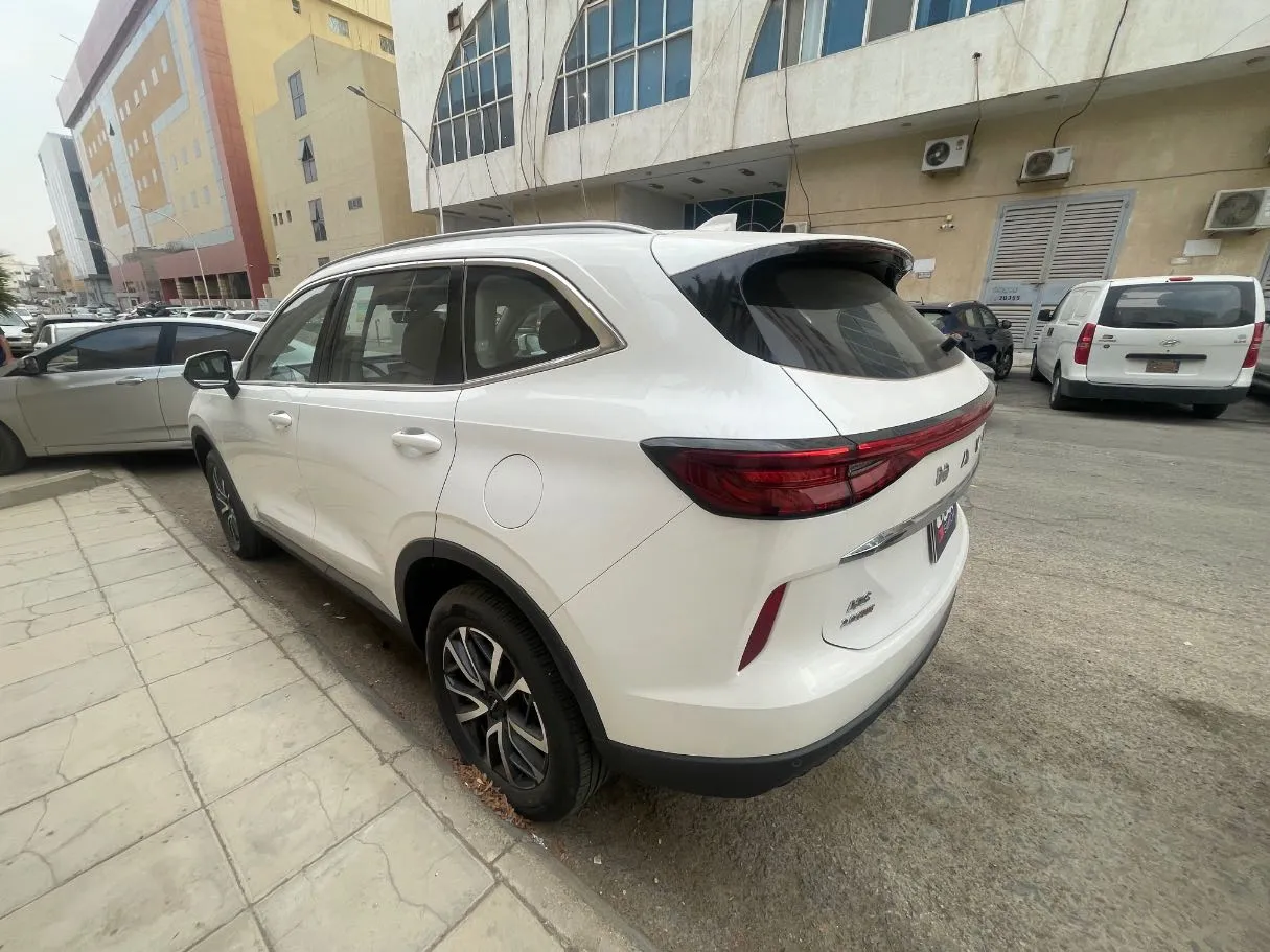 Car image 7