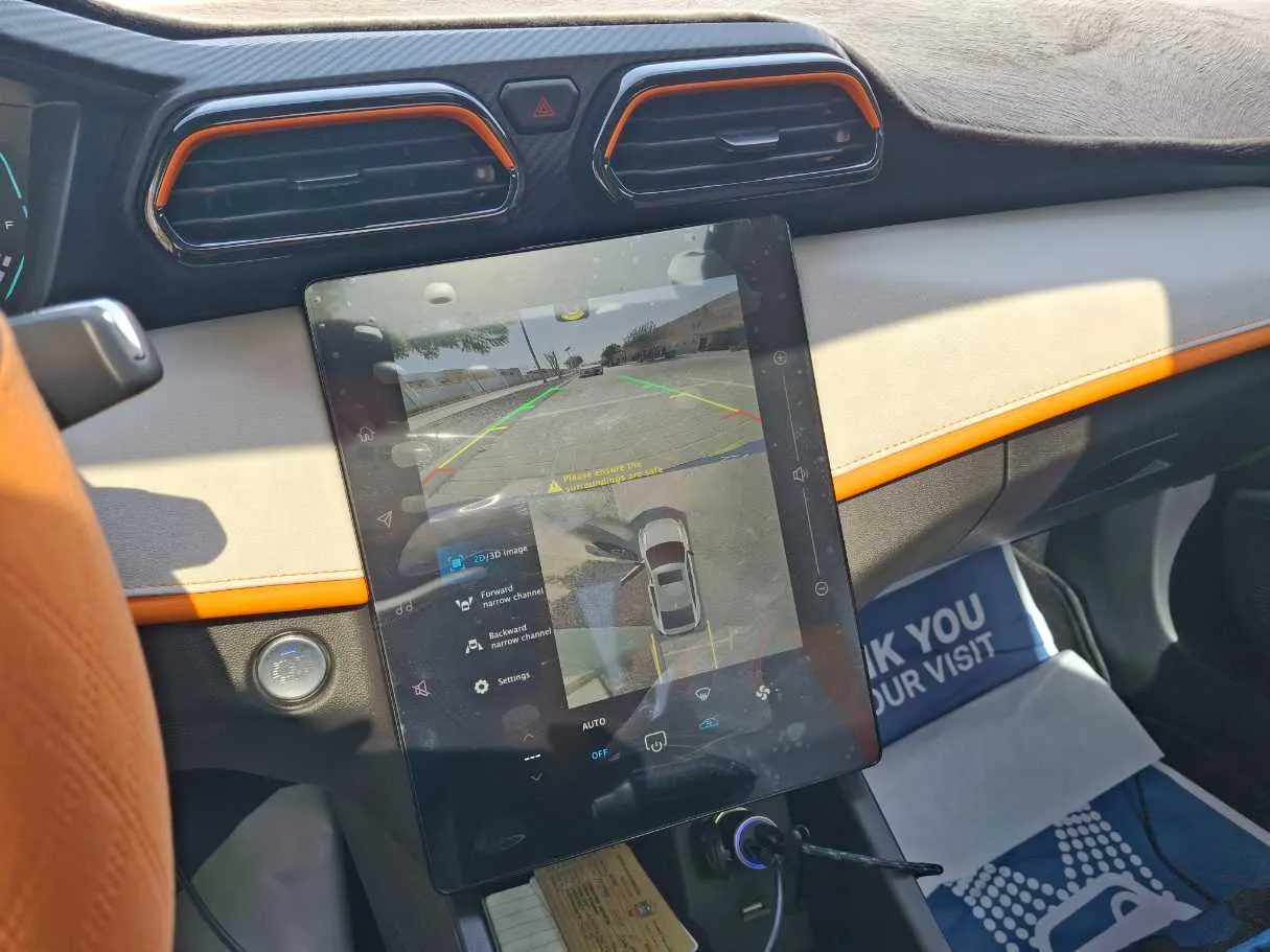 Car image 15