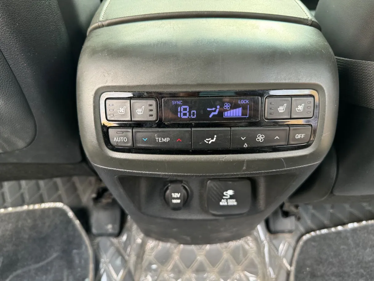 Car image 23