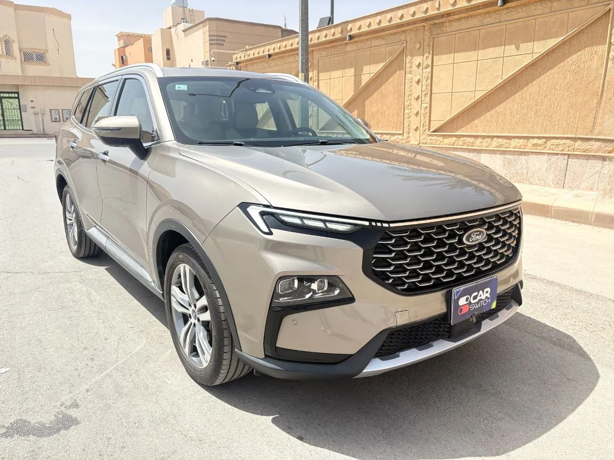 Car image 3