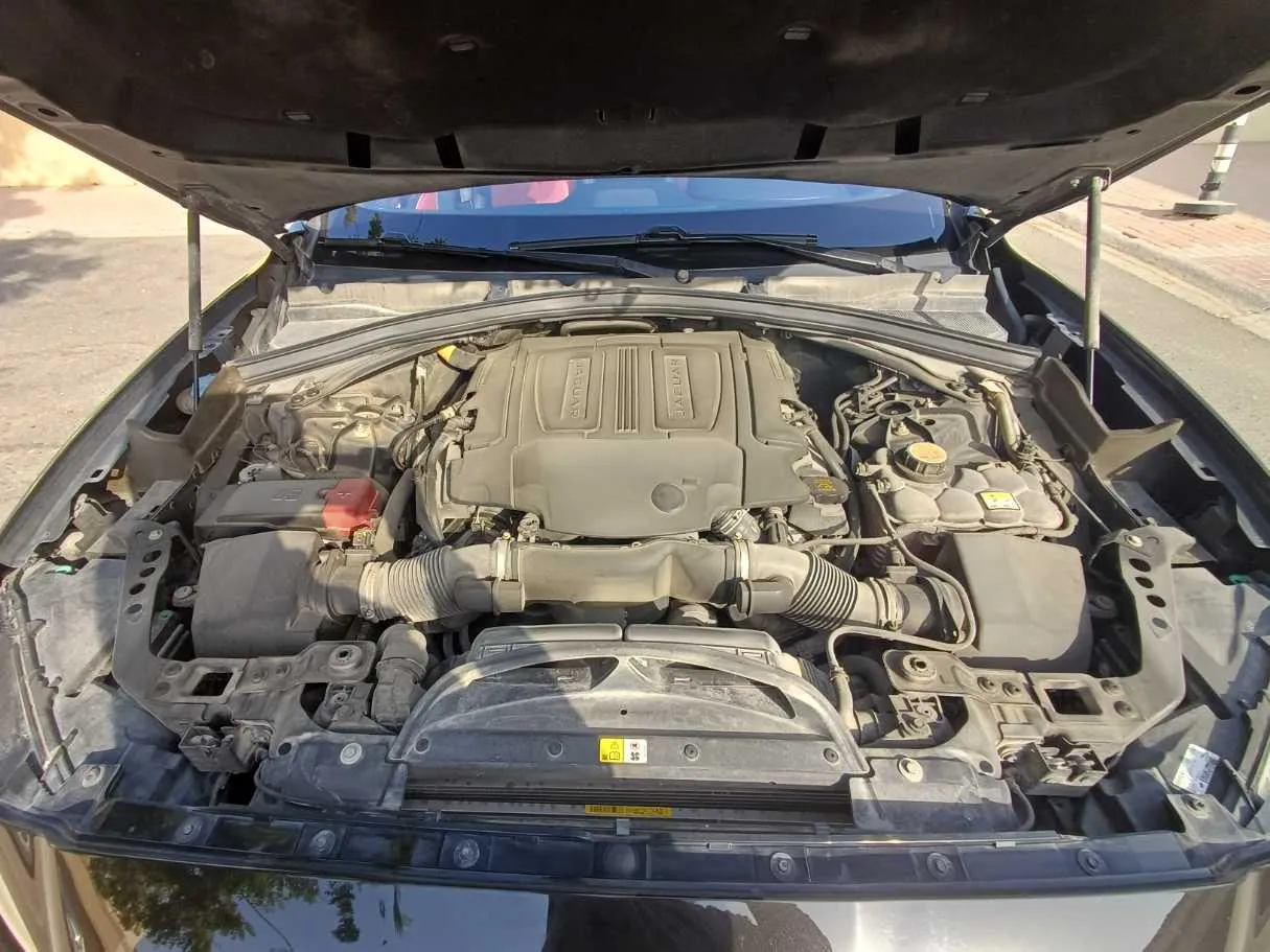 Car image 26
