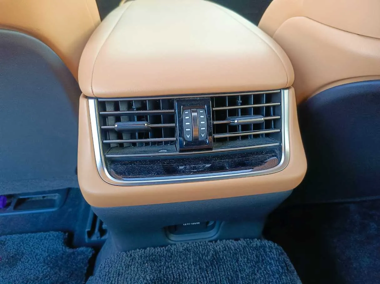 Car image 38