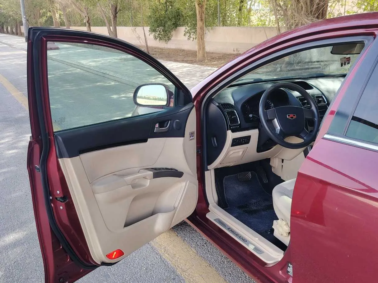 Car image 12