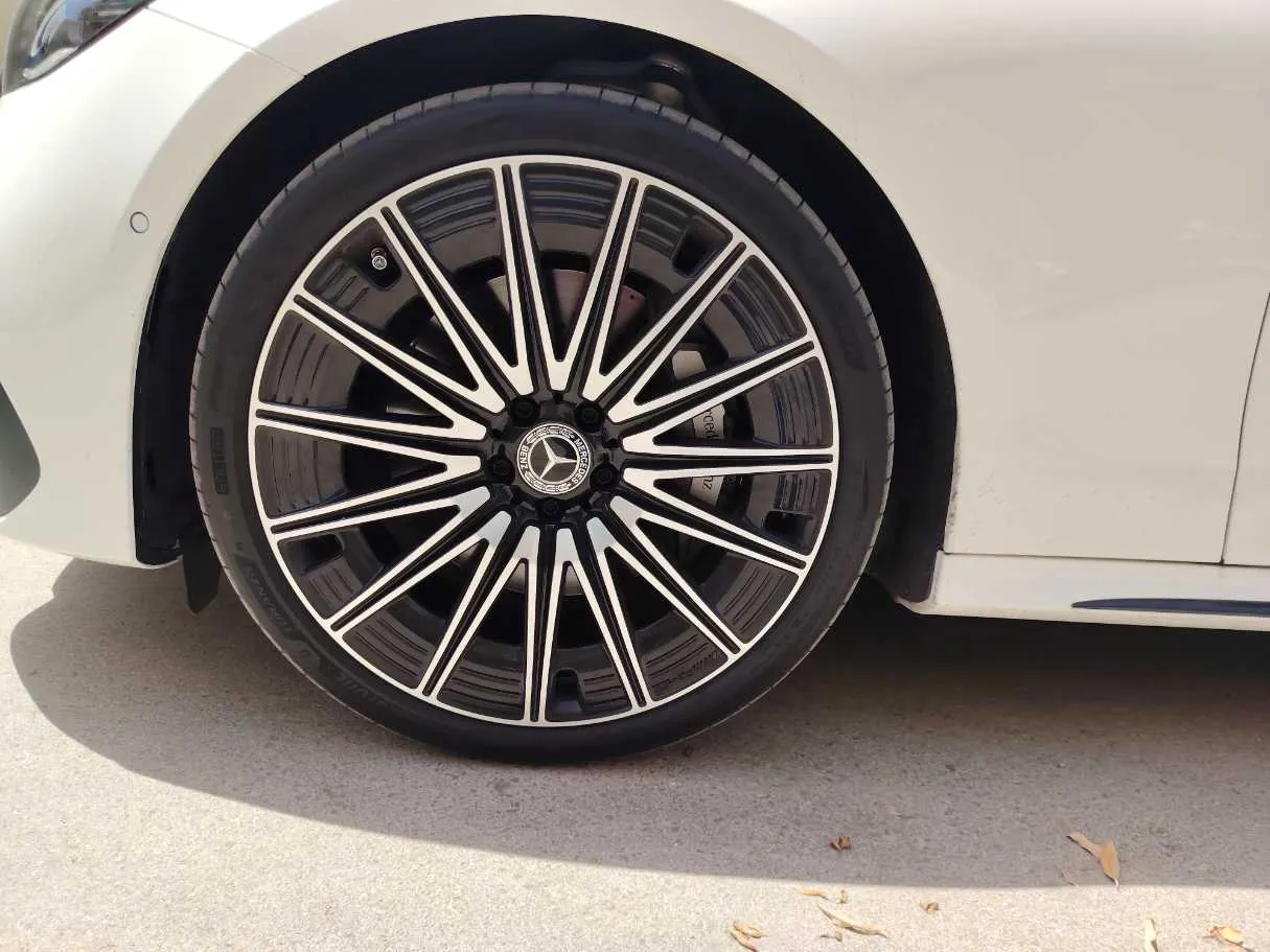 Car image 10