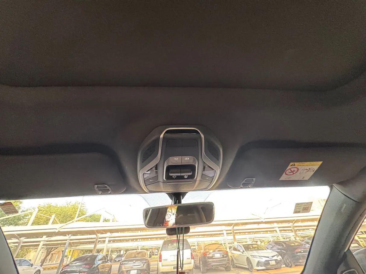 Car image 26
