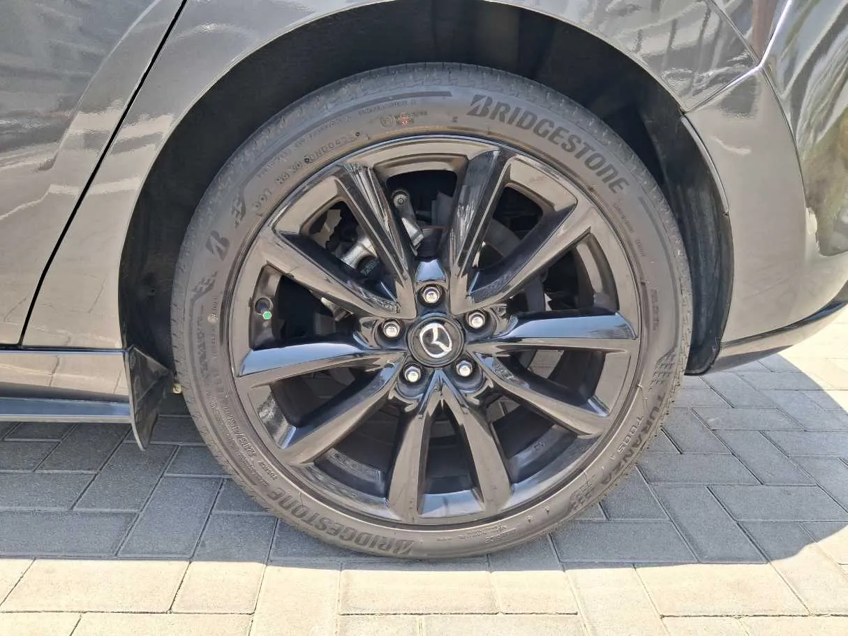 Car image 9