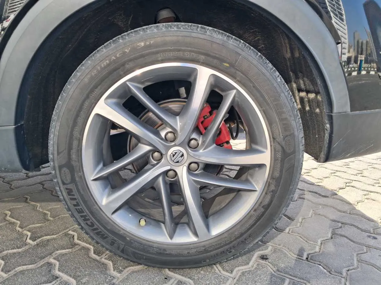 Car image 9