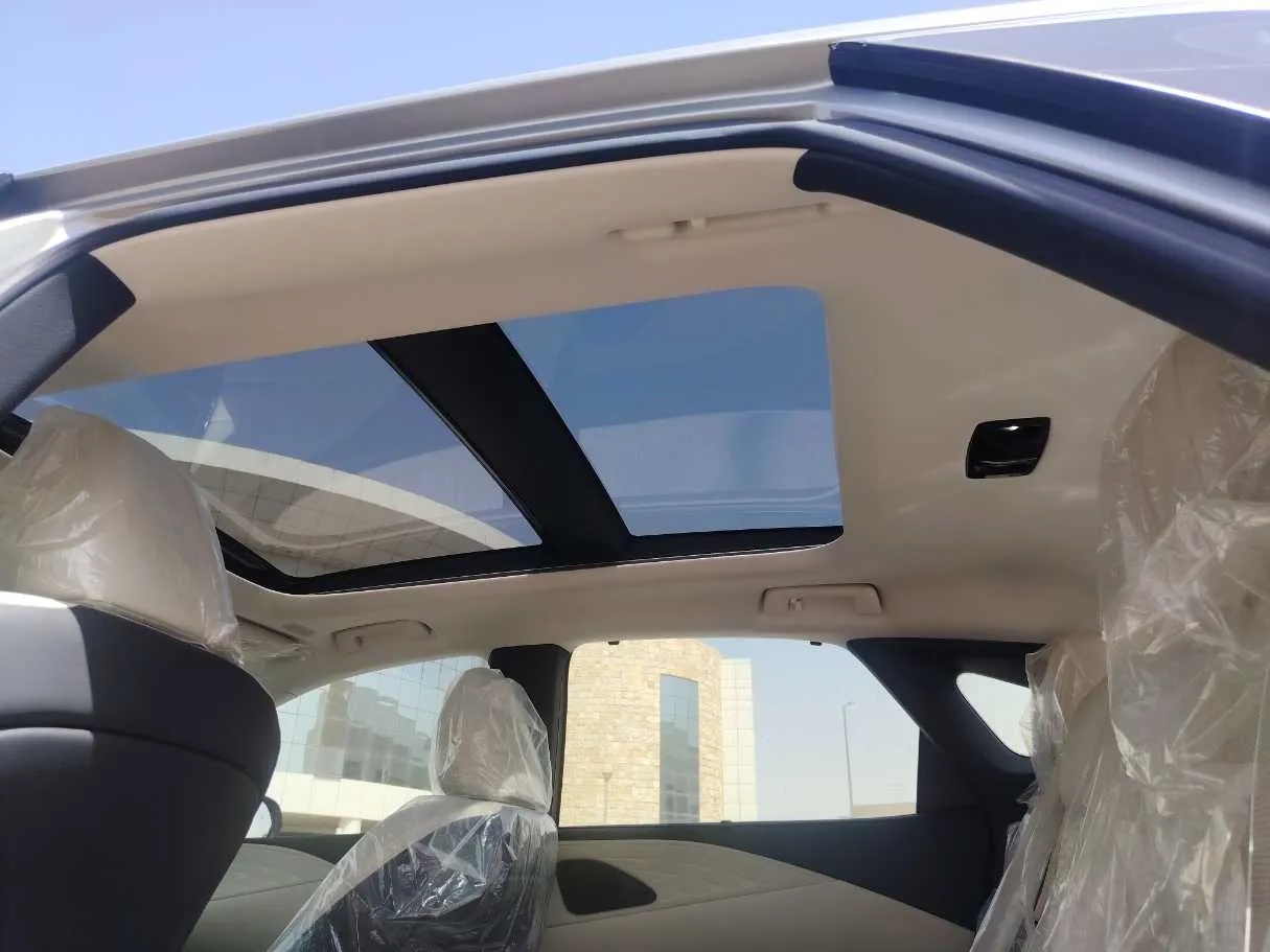 Car image 18