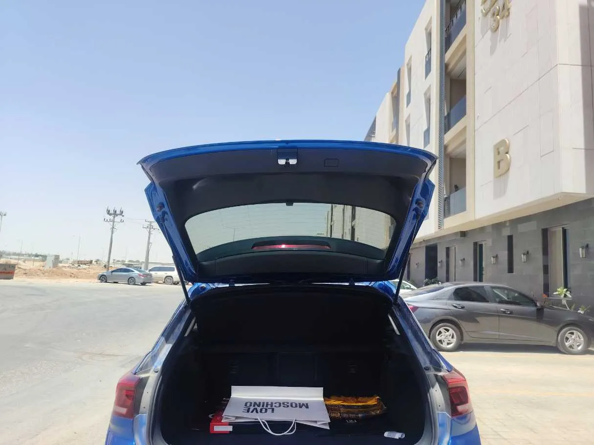 Car image 21