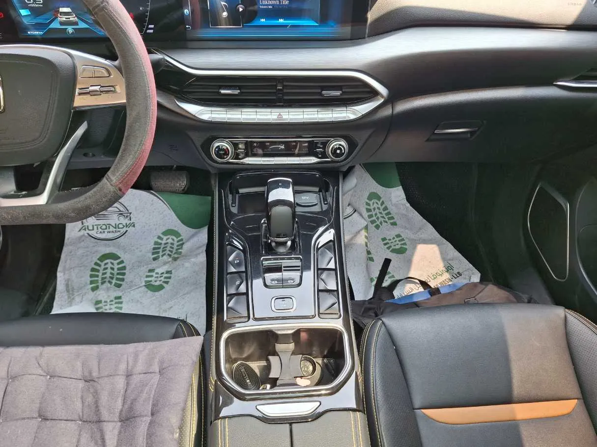 Car image 15