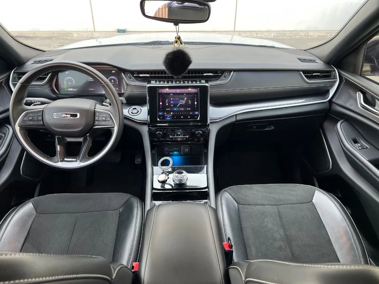 Car image 17