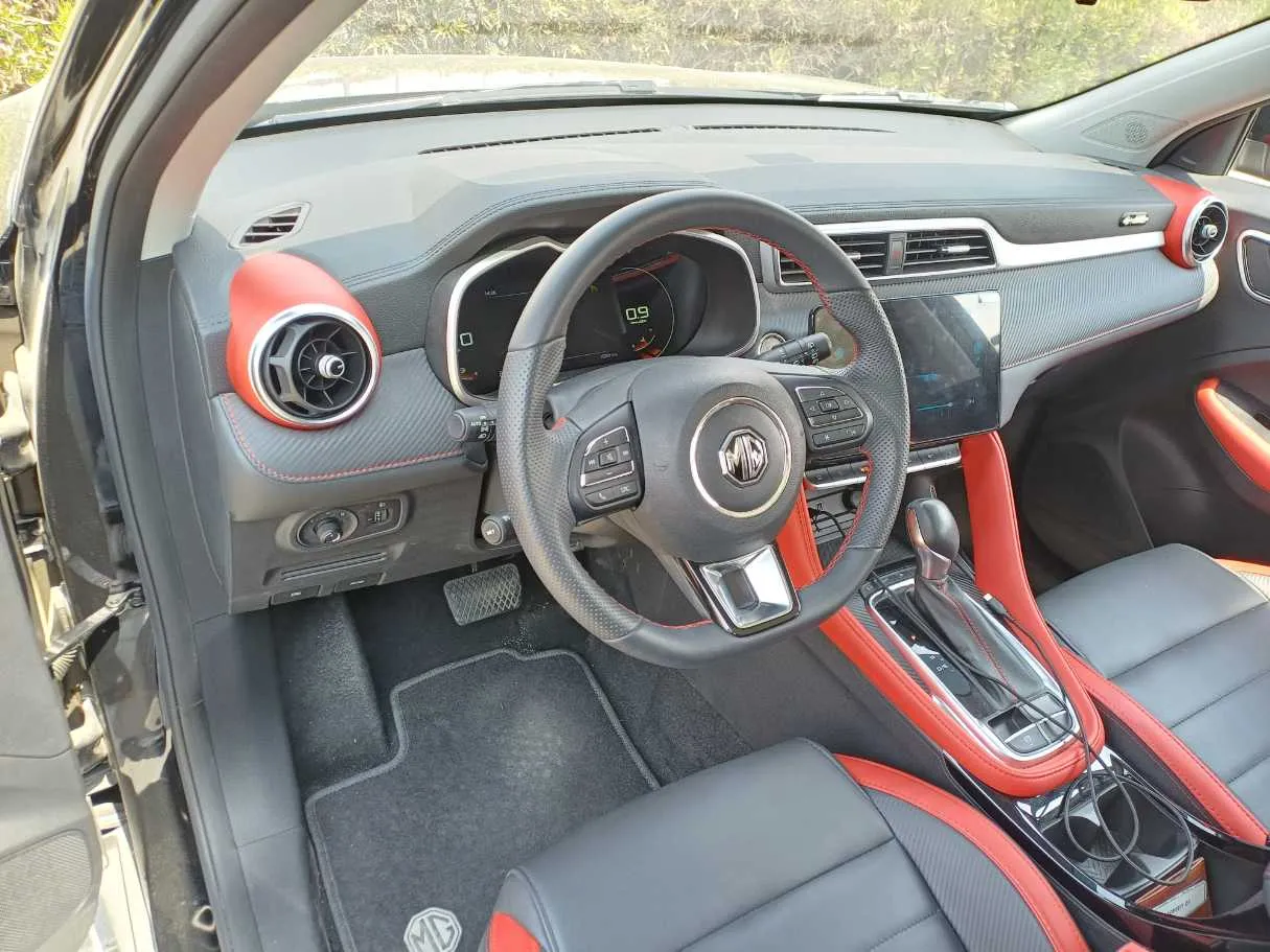 Car image 11
