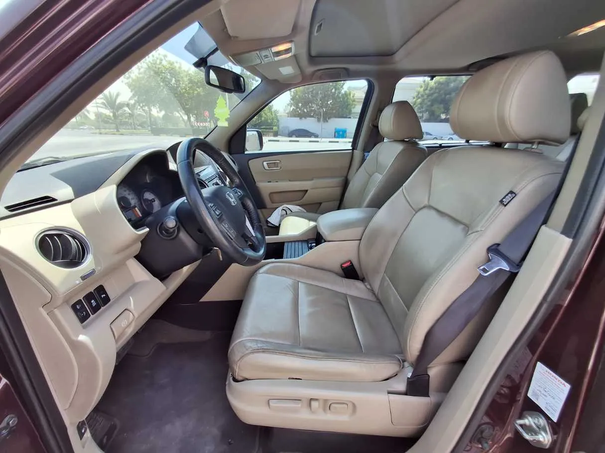 Car image 12