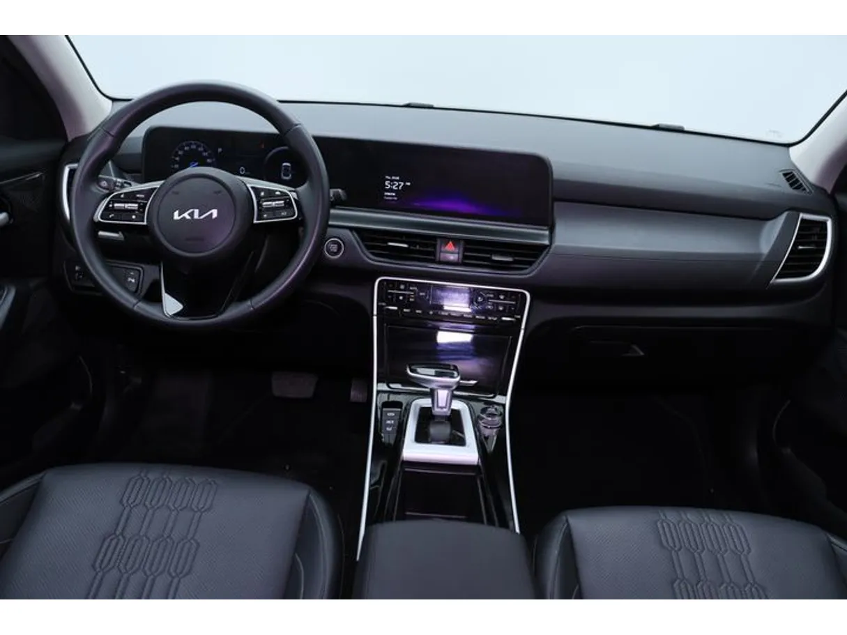 Car image 14
