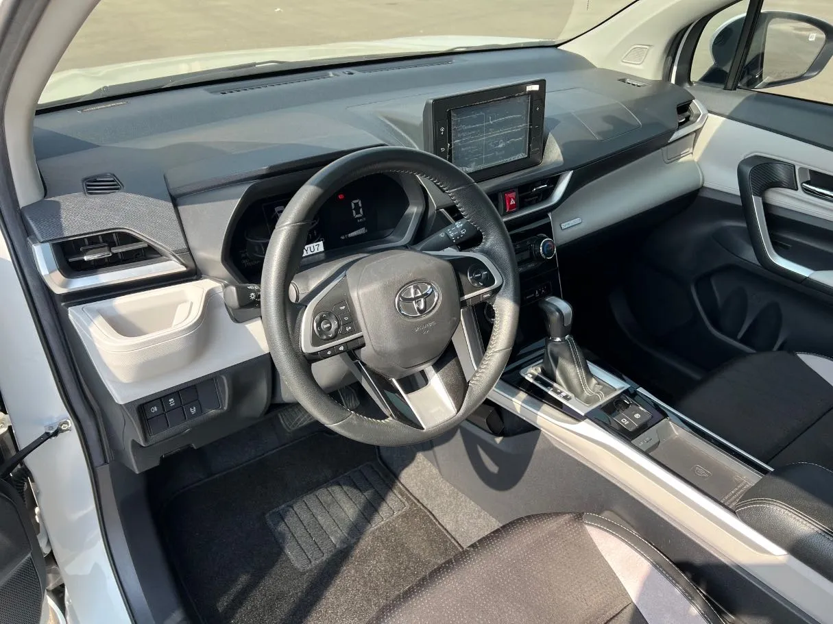 Car image 11