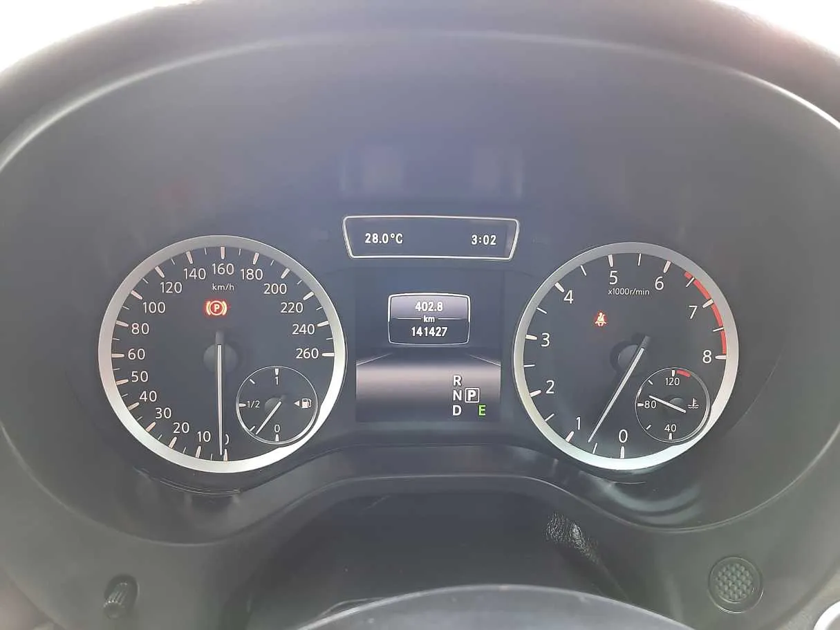 Car image 18