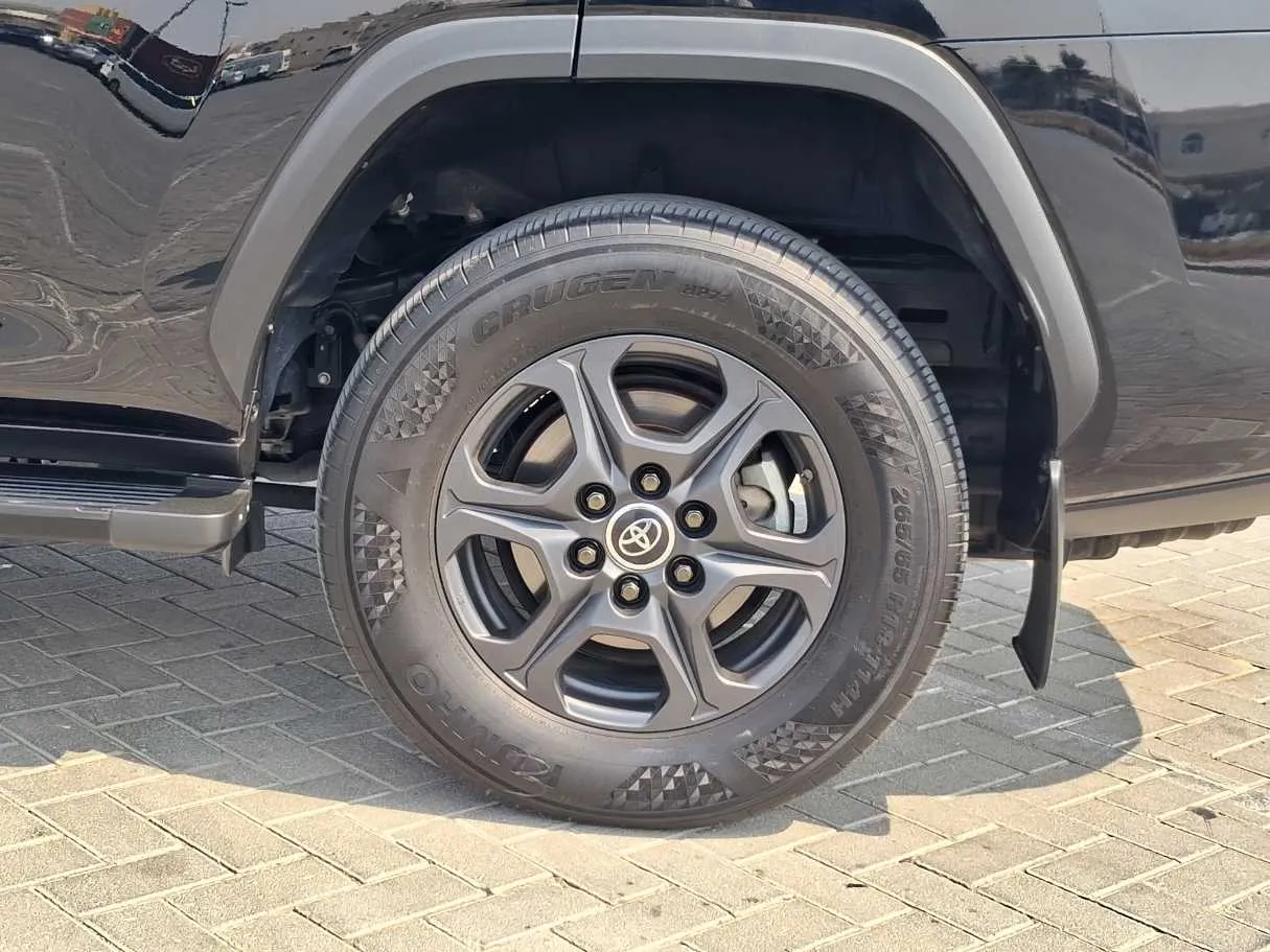 Car image 9