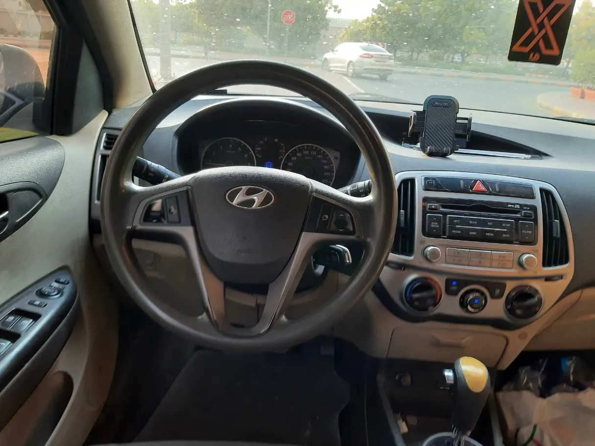 Car image 16