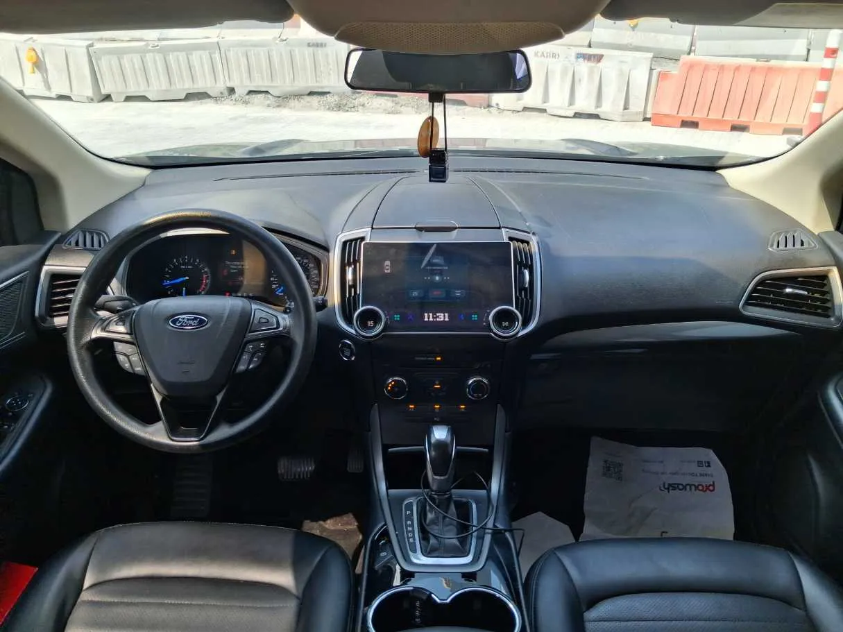 Car image 15