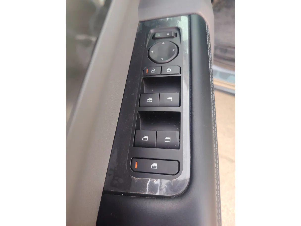 Car image 28