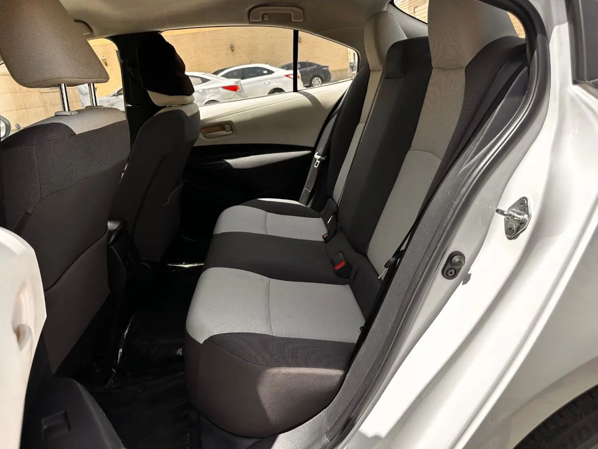 Car image 14