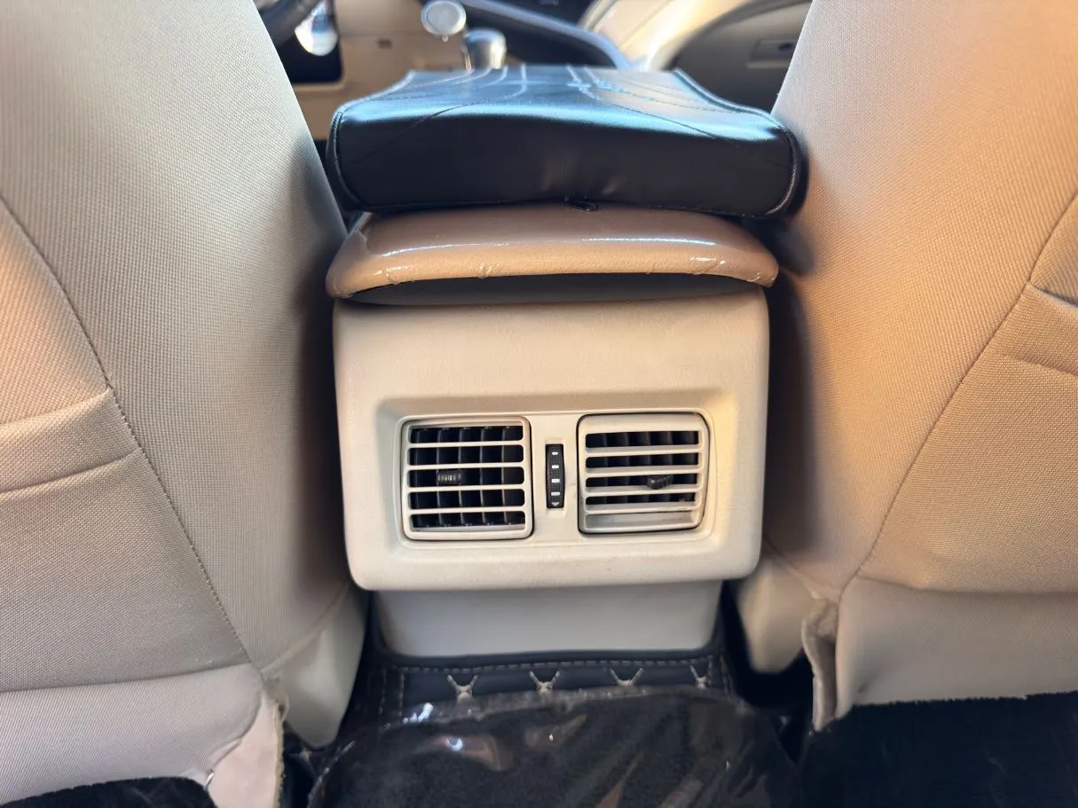 Car image 25