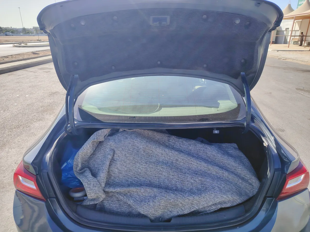 Car image 23