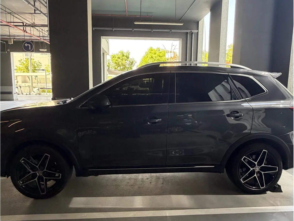 Car image 3