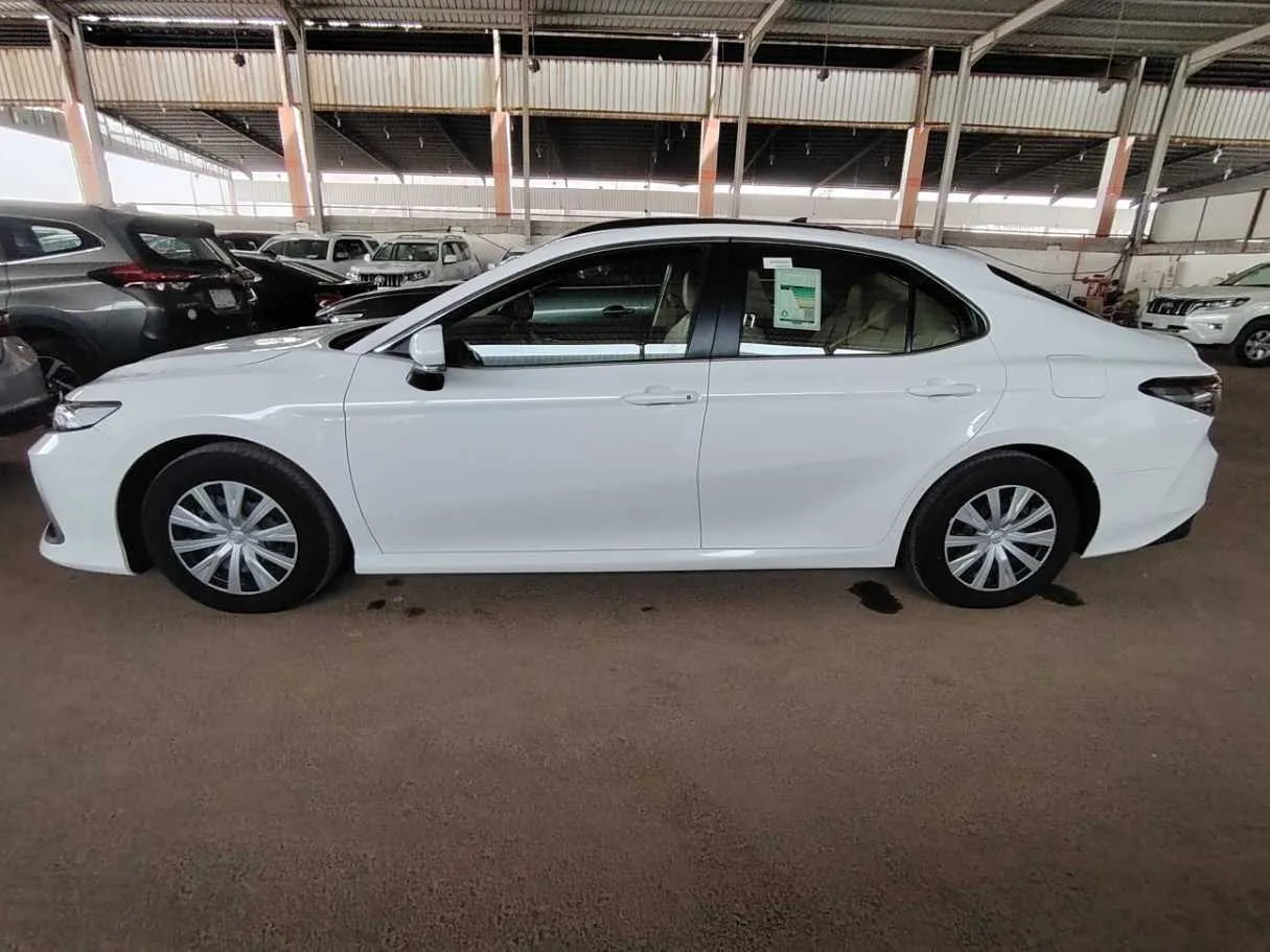 Car image 8