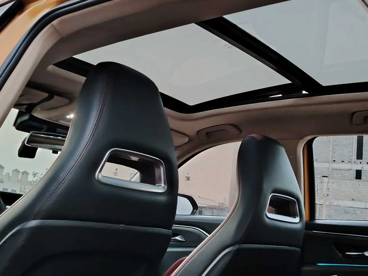 Car image 16