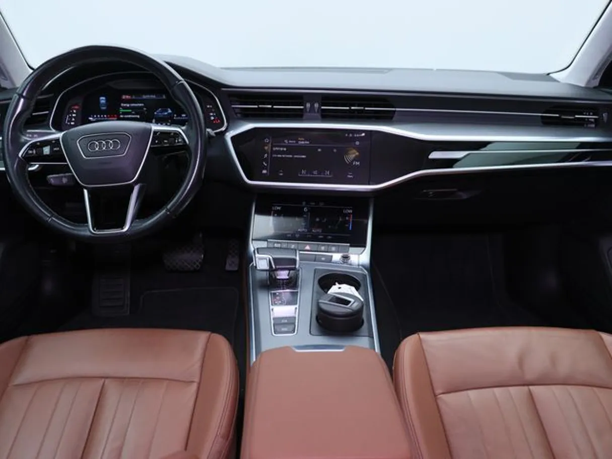 Car image 14