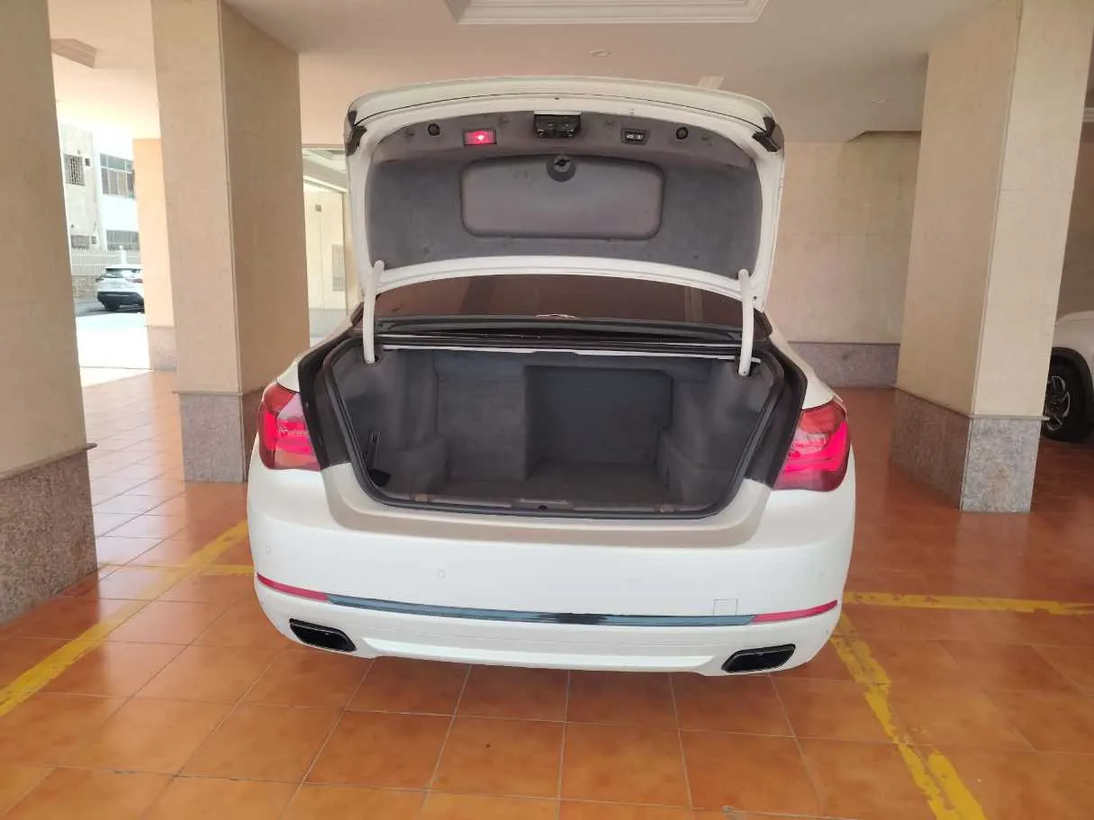 Car image 30