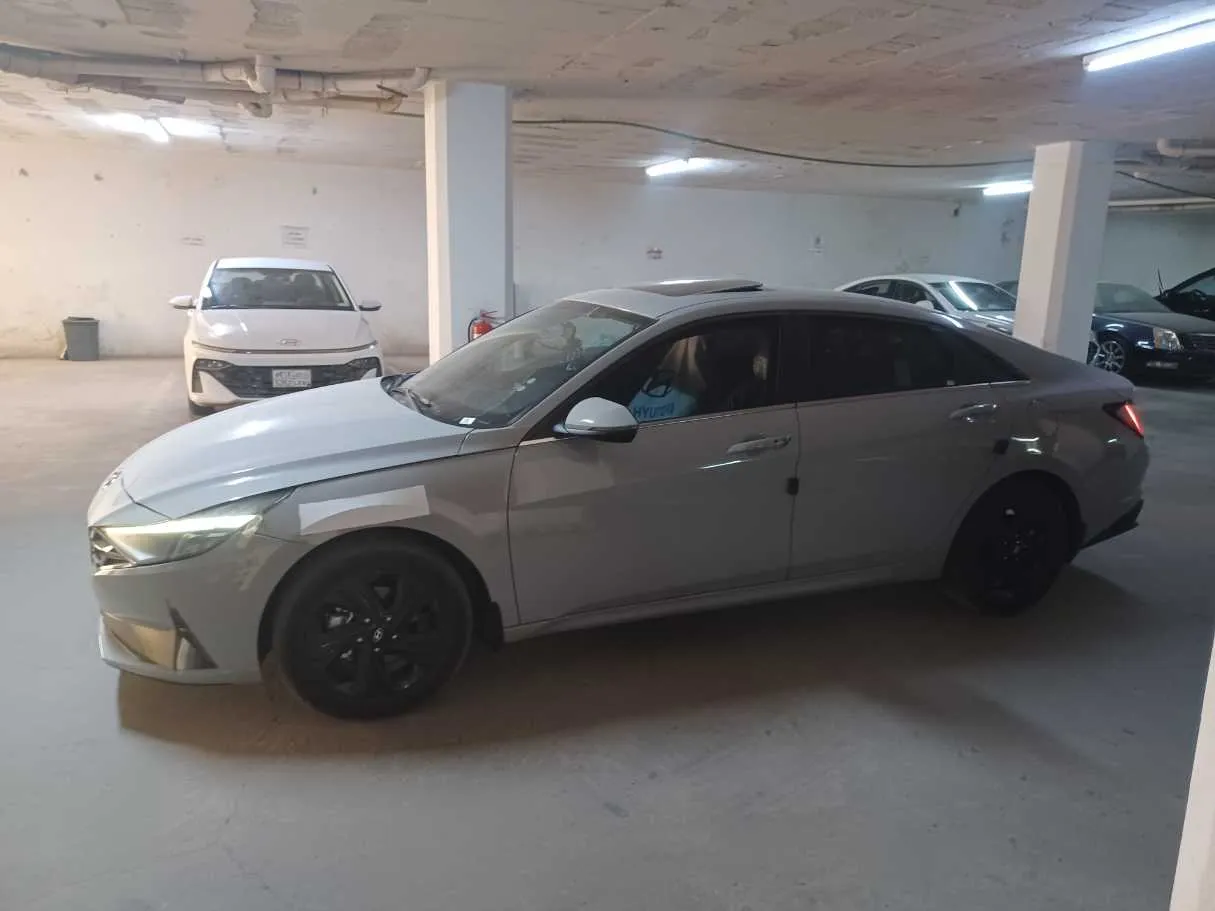 Car image 8