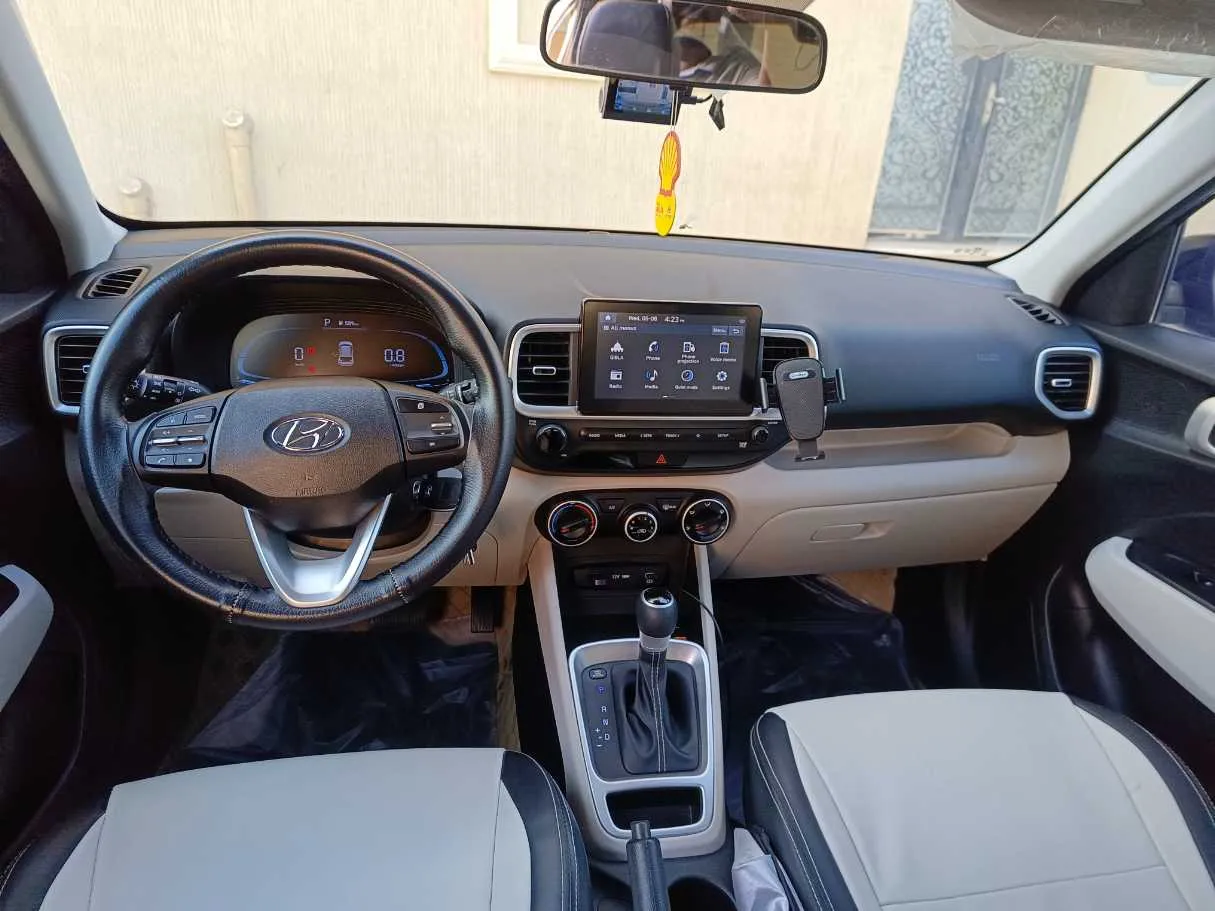 Car image 19