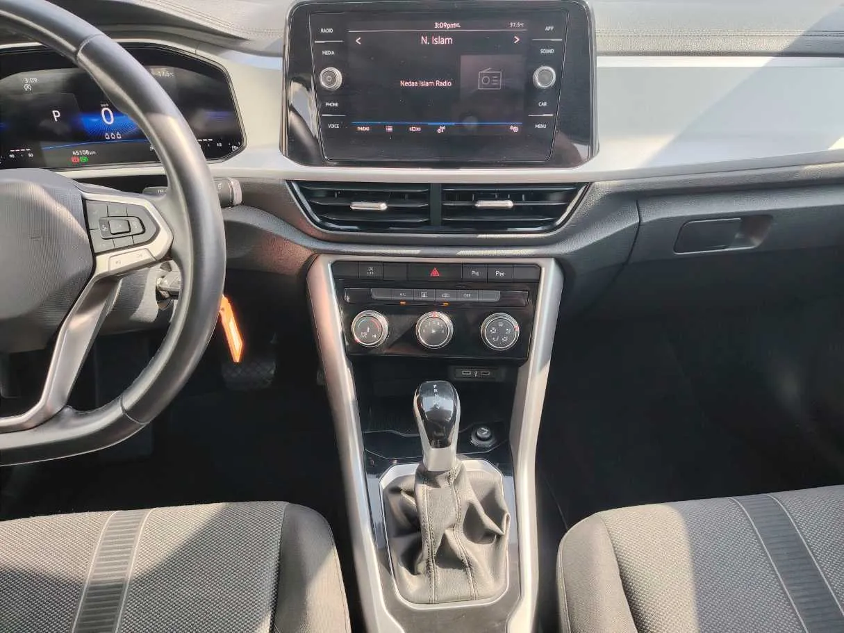 Car image 18