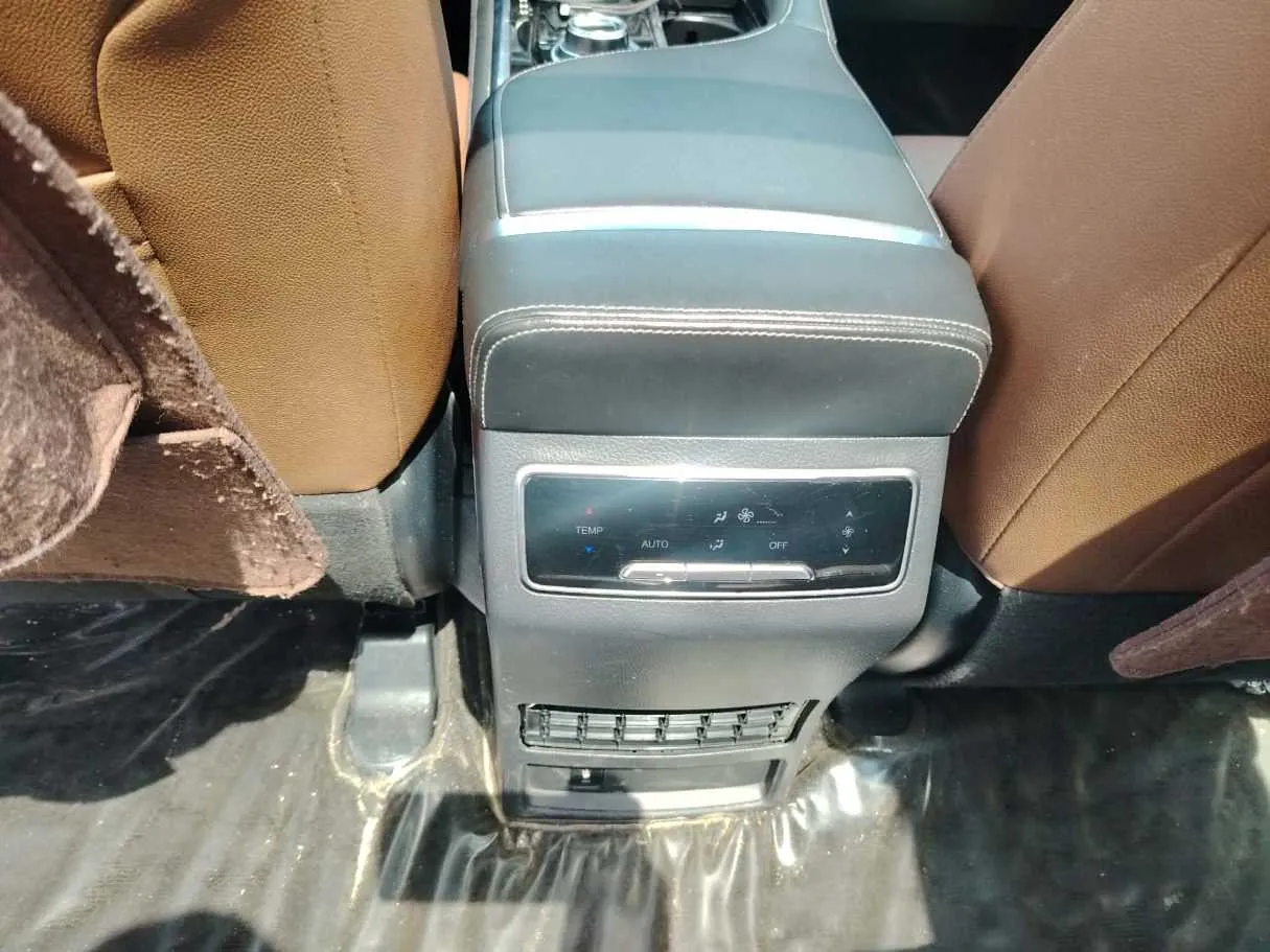 Car image 38