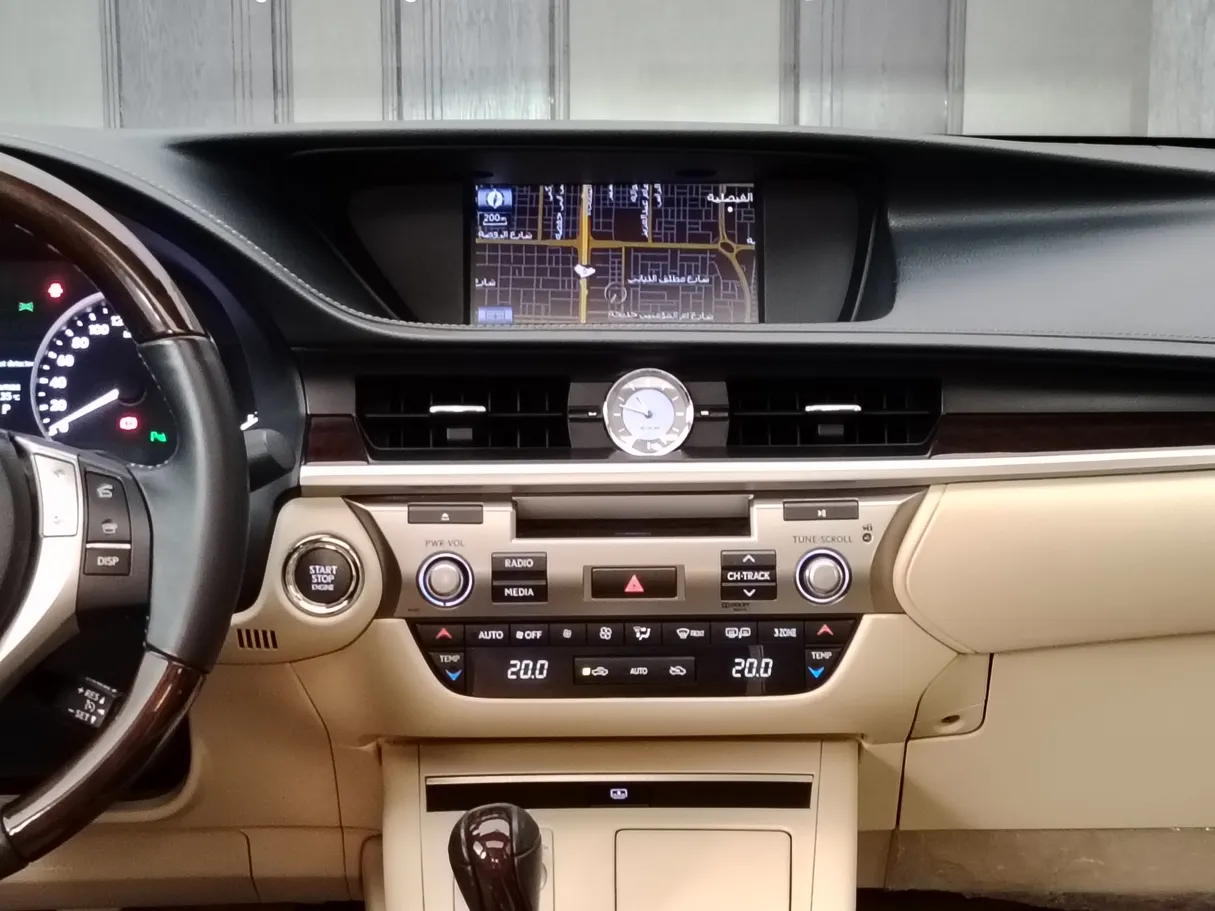 Car image 20