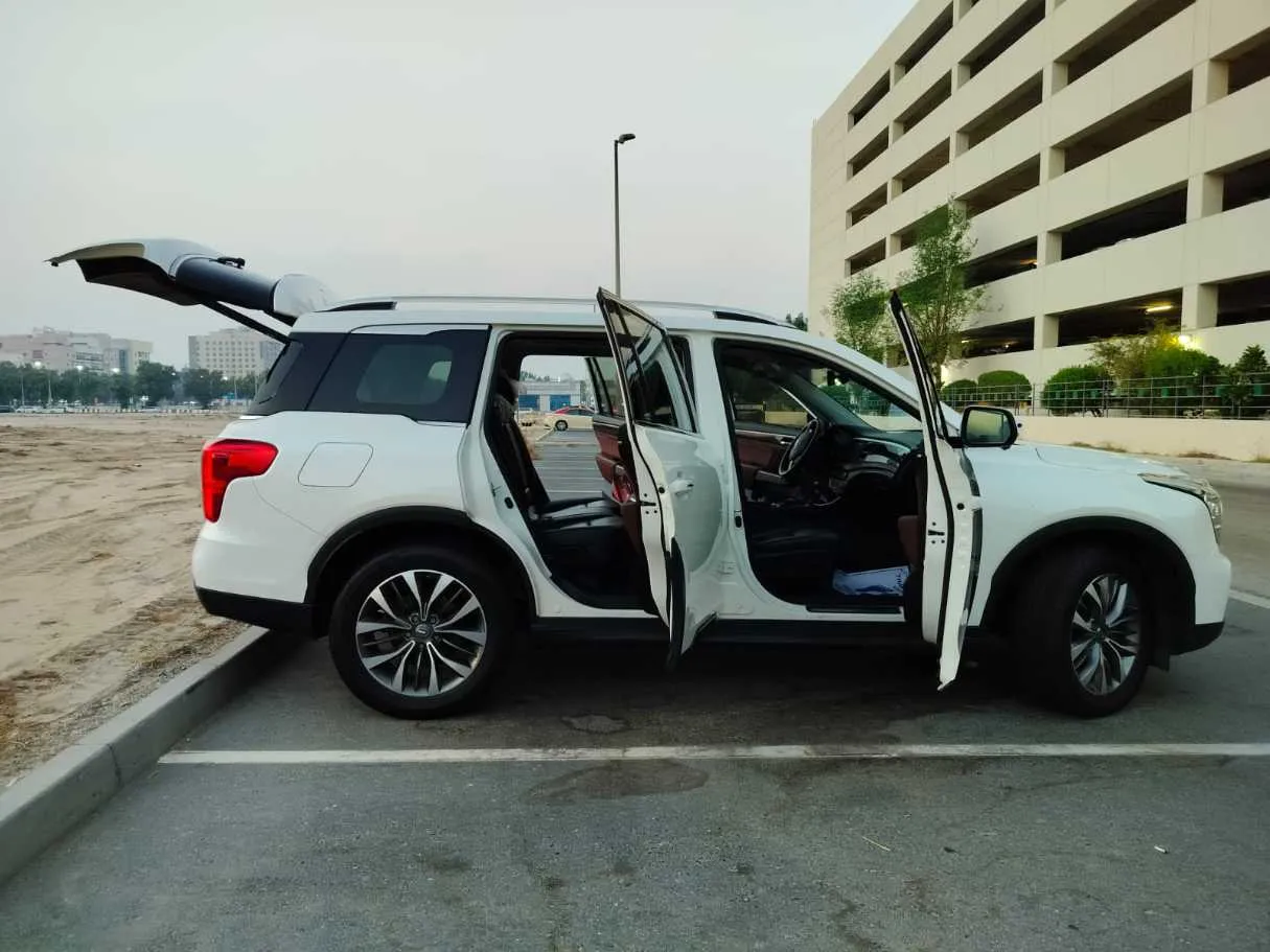 Car image 15