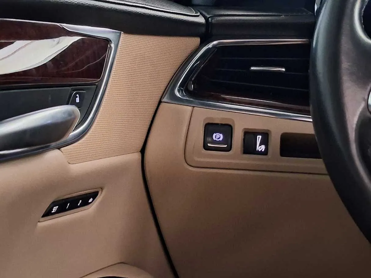 Car image 23