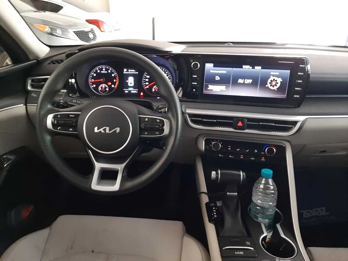 Car image 15