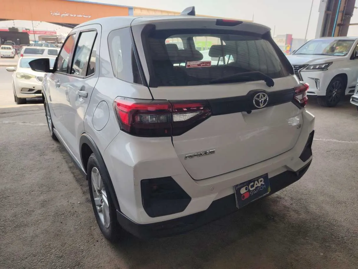 Car image 7