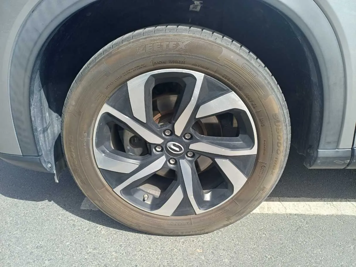 Car image 9