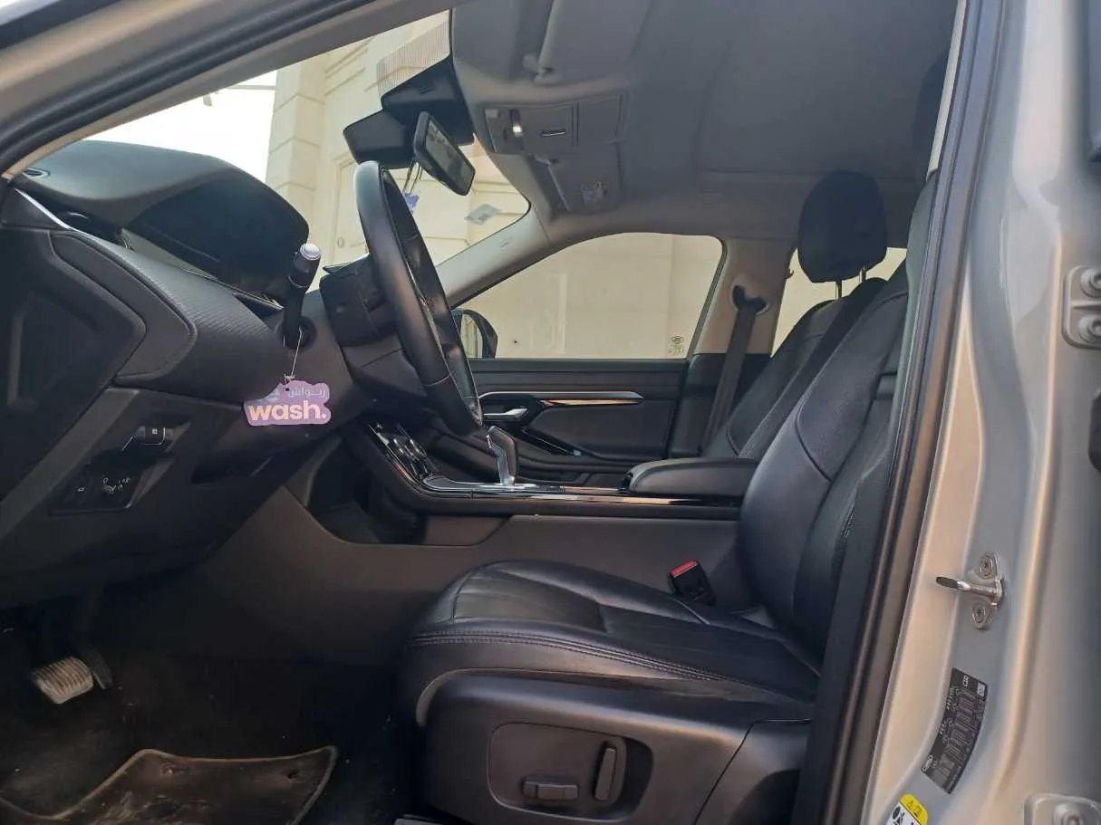 Car image 11